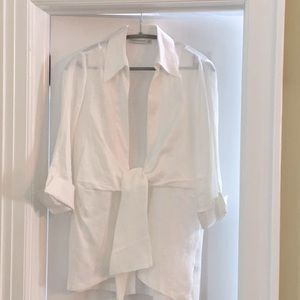 NEIMAN MARCUSBeautiful 100% linen jacket top in White Size M NEW Condition